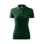 Tricou polo damă personalizat verde dark prezentat frontal pe fundal neutru pentru evidențierea croielii feminine și a suprafeței de personalizare