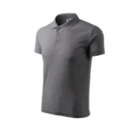 Tricou polo bărbați personalizat gri metalic văzut din perspectivă laterală, evidențiind croiala ergonomică și stilul business casual modern