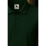 Tricou polo bărbați personalizat verde sticlă prezentat din perspectivă trei sferturi pentru evidențierea formei ergonomice și a materialului premium