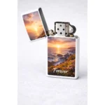 Brichetă tip Zippo personalizată cu imagine pe ambele fețe, print color premium și mecanism deschis vizibil