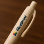 Close-up pix sustenabil crem din paie de grau personalizat cu logo pentru marketing corporate
