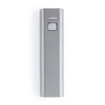 Detaliu baterie externă argintie din aluminiu fără personalizare, power bank promoțional pregătit pentru gravură laser sau tampografie profesională