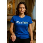 Tricou damă personalizat albastru regal prezentat frontal pe fundal neutru, croială feminină modernă și suprafață ideală pentru design personalizat