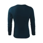 Bluză bărbați personalizată albastru navy integrată într-un outfit masculin modern cu impact vizual puternic