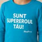 Bluză copii turcoaz perspectivă laterală care evidențiază designul modern și croiala ergonomică