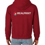 Vedere din spate a hanoracului personalizat roșu cherry cu logo iRealPrint aplicat pe partea dorsală