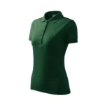 Tricou polo damă personalizat verde dark prezentat din perspectivă trei sferturi pentru evidențierea formei, materialului și croielii elegante