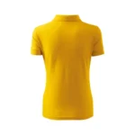 Tricou polo damă galben văzut din perspectivă laterală cu croială feminină modernă și stil business casual pentru branding