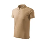 Tricou polo bărbați personalizat culoare crem văzut din perspectivă laterală cu croială masculină modernă și design business casual