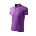Tricou polo bărbați mov prezentat din perspectivă laterală pe fundal neutru, croială masculină modernă potrivită pentru uniforme corporate
