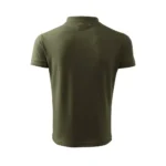 Spate tricou polo bărbați verde militar prezentat pe fundal alb, croială modernă și design simplu potrivit pentru personalizare cu logo