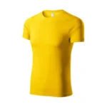 Tricou unisex culoare galben prezentat din perspectivă laterală pe fundal alb, croială modernă potrivită pentru branding și personalizare