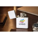 Brichetă metalică personalizată cu logo așezată pe birou, accesoriu corporate premium pentru clienți VIP