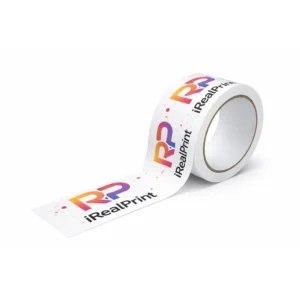 Rola de scotch personalizat cu fond alb in prezentare de produs pe fundal curat, evidentiind printul si aspectul profesional