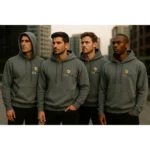 Grup de bărbați purtând hanorace personalizate charcoal iRealPrint într-un cadru urban contemporan, ilustrând branding modern, stil masculin puternic și identitate vizuală pentru echipe sau evenimente corporate