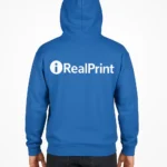 Spate hanorac bărbați albastru regal personalizat cu logo iRealPrint aplicat central, evidențiind spațiul generos pentru branding și impactul vizual clar al personalizării