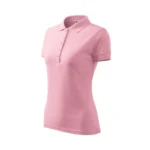 Tricou polo damă personalizat roz prezentat din perspectivă trei sferturi pentru evidențierea formei elegante și a materialului