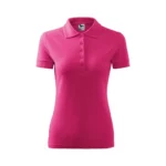 Tricou polo damă personalizat purpuriu prezentat frontal pe fundal neutru pentru evidențierea zonei de personalizare