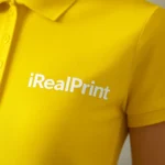 Spate tricou polo damă galben cu croială feminină cambrată și design minimalist ideal pentru uniforme și branding profesional