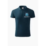 Tricou polo bărbați personalizat albastru navy cu logo aplicat pe piept, ilustrând utilizarea pentru branding corporate și uniforme profesionale
