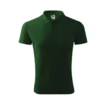 Grup de bărbați și femei purtând tricouri polo personalizate verde sticlă într-un cadru elegant, ilustrând utilizarea pentru uniforme corporate și identitate vizuală de brand