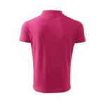 Spate tricou polo bărbați purpuriu prezentat pe fundal simplu, croială modernă și material confortabil potrivit pentru branding profesional