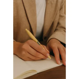 Pix sustenabil din paie de grau crem personalizat utilizat pentru notite in agenda obiect promotional eco