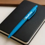 Pix promoțional eco albastru din paie de grâu utilizat în conferințe și campanii de marketing