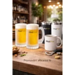 Halbe de bere personalizate cu logo iRealPrint prezentate alături de alte produse promoționale personalizate într-un decor de bar, sugerând utilizarea pentru branding și promovare de afaceri
