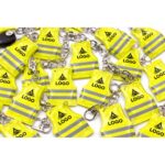 Set de brelocuri reflectorizante personalizate în formă de vestă, imagine de grup pentru evidențierea utilizării în campanii promoționale și branding B2B
