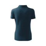Spate tricou polo damă personalizat albastru navy prezentat pe fundal neutru pentru evidențierea croielii feminine și a designului minimalist