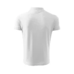 Model masculin purtând tricou polo bărbați personalizat alb într-un cadru premium lângă automobil, ilustrând stilul business casual și utilizarea pentru branding profesional