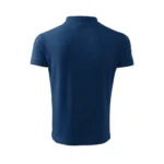 Spatele tricoului polo bărbați personalizat albastru nocturn prezentat pe fundal neutru pentru evidențierea croielii și designului curat.