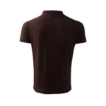 Tricou polo bărbați cafea văzut din perspectivă laterală cu design modern și croială masculină, potrivit pentru uniforme profesionale și branding premium