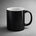 Cana termosensibila personalizata alb fotografiata pe fundal neutru de studio, evidentiind forma clasica si suprafata pentru sublimare