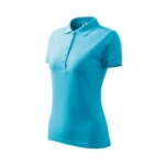 Tricou polo damă personalizat turcoaz prezentat din perspectivă trei sferturi pentru evidențierea formei elegante și a materialului