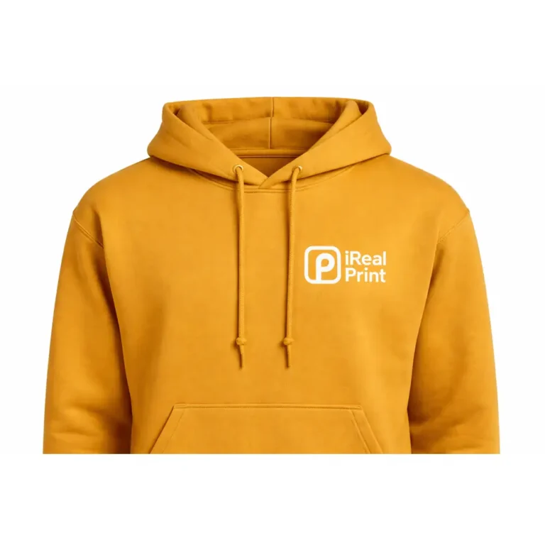Hanorac dama old gold personalizat cu logo iRealPrint, cadru apropiat ce evidentiaza textura materialului si claritatea printului