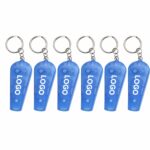 Brelocuri albastre cu fluier și lanternă personalizate, prezentare în serie pentru campanii promoționale și branding coerent
