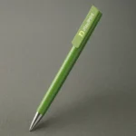 Pix promoțional Quadro verde evidențiind designul modern și forma ergonomică, produs publicitar pentru branding corporate și campanii de marketing