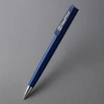 Pix promoțional Quadro albastru utilizat în context business pentru notițe și întâlniri corporate, produs publicitar personalizat cu logo pentru conferințe, evenimente și marketing promoțional