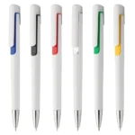 Gama de pixuri promoționale Nuba White în mai multe culori prezentată împreună, produse personalizabile pentru branding corporate și campanii promoționale