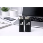 Brichete tip BIC negre personalizate cu logo prezentate în context office, produse promoționale elegante pentru branding profesional și activări de brand.