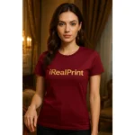 Grup de femei purtând tricouri damă personalizate garnet într-un context urban, exemplu de utilizare pentru echipe sau branding vizibil