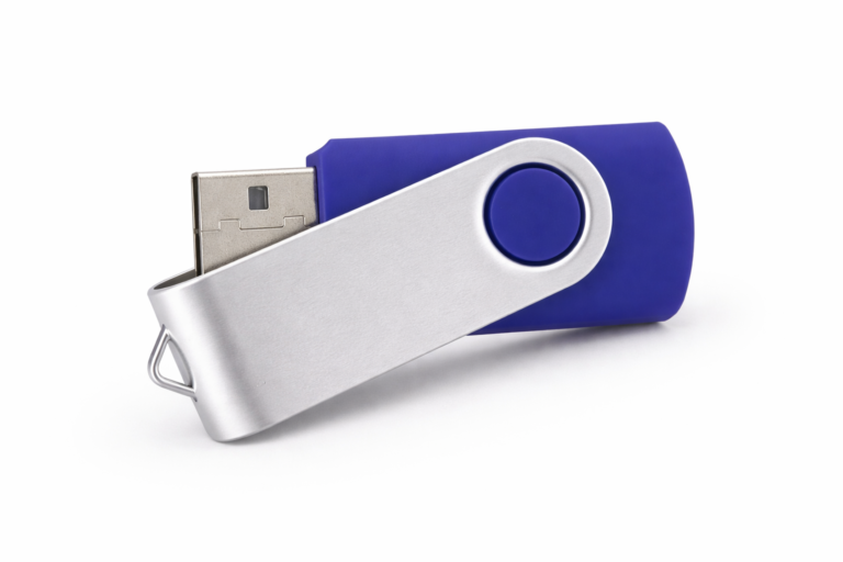 Stick memorie USB albastru personalizat cu logo, carcasa metalica rotativa si design modern pentru branding profesional si cadouri corporate