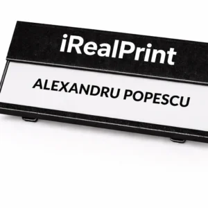 Ecuson metalic negru din aluminiu personalizat cu nume si logo, design elegant si autoritar pentru imagine profesionala premium