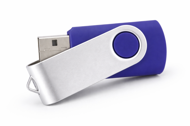 Stick USB personalizat albastru cu mecanism rotativ si finisaj elegant, ideal pentru promovare business si campanii corporate premium
