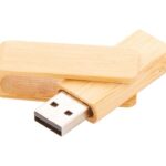 Set stick-uri USB din lemn personalizate, solutie promotionala eco pentru branding responsabil, cadouri corporate si campanii sustenabile