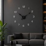 Ceas de perete mare cu logo firma montat in birou modern, perfect pentru receptii si sali de conferinta cu impact vizual profesional