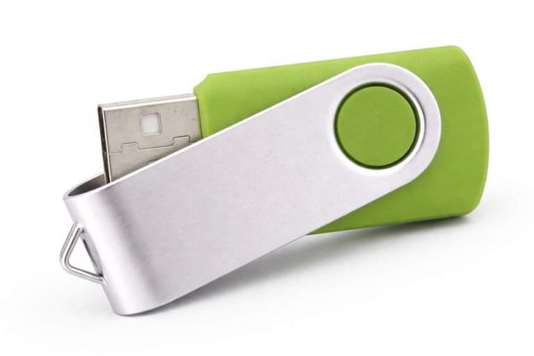 Stick USB verde personalizat prin gravura laser, design elegant si profesional pentru branding eficient si campanii corporate