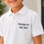 Tricou polo personalizat copii alb close-up, detaliu premium pentru print profesional si personalizare vizibila